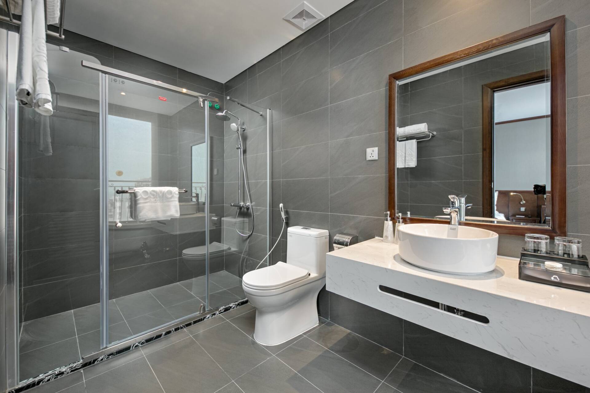 ava bao gia chong tham phong ve sinh 1 1678126093