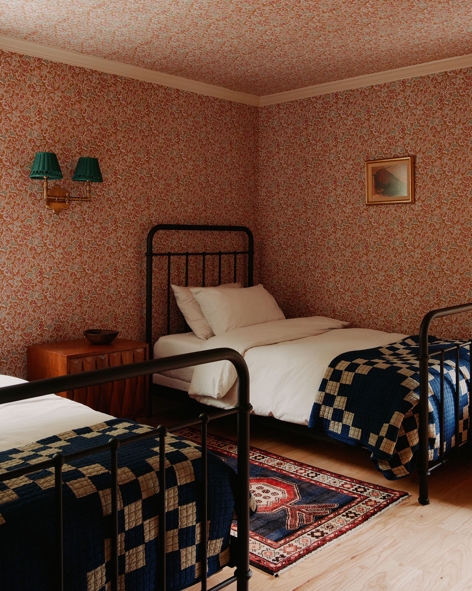 ý tưởng phòng ngủ với đèn tường tạo điểm nhấn nổi bật