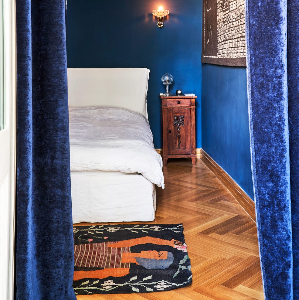 Trang trí phòng ngủ nhỏ với thảm Gruzia tạo điểm nhấn màu sắc và họa tiết nổi bật