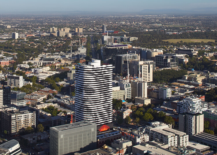 Mẫu kiến trúc hiện đại ứng dụng vật liệu composite nhẹ và bền