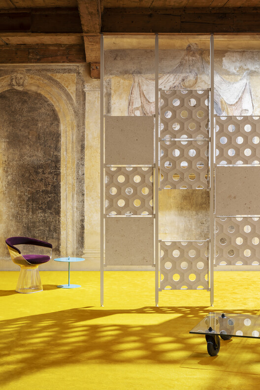 Bề mặt đá cẩm thạch Quinte Palmanova với họa tiết tinh tế và màu sắc hài hòa