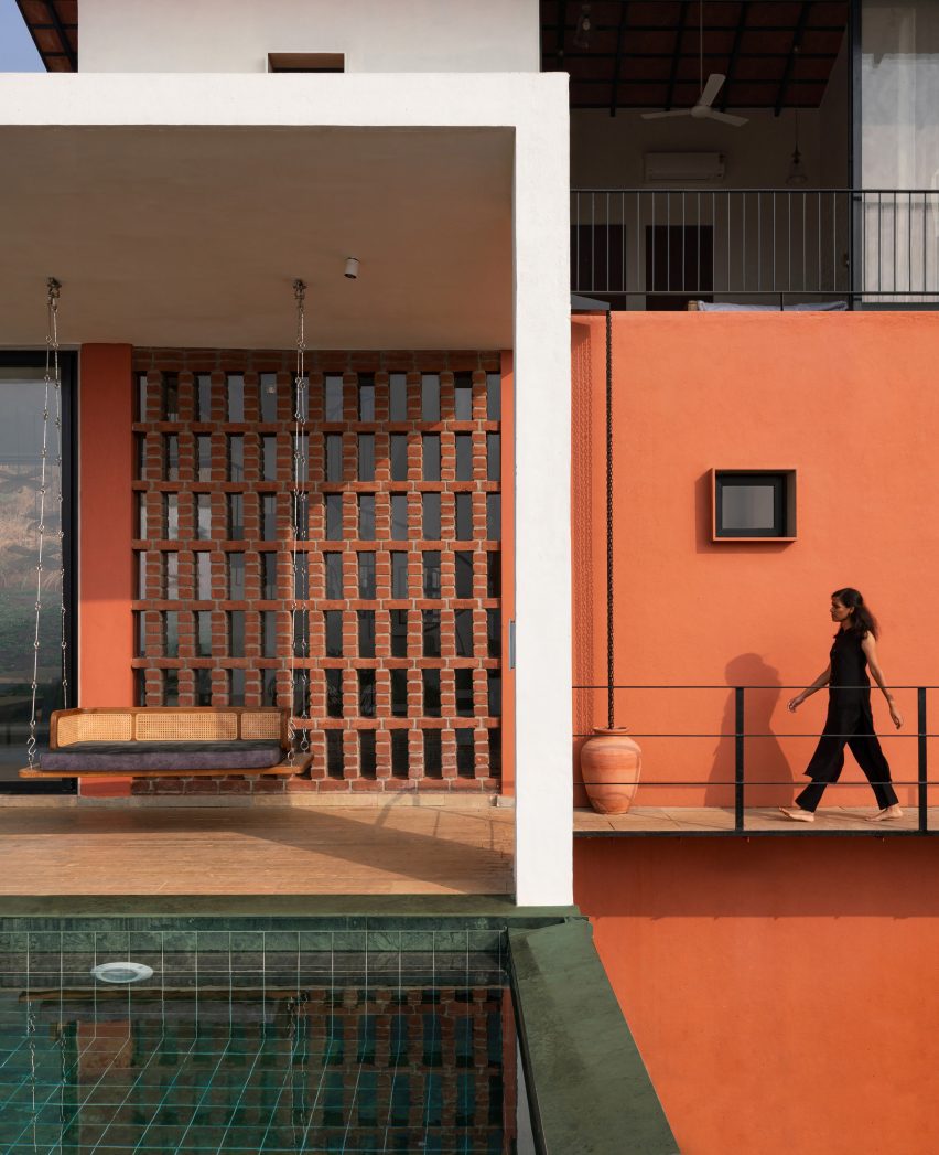 Hình ảnh mẫu biệt thự đẹp với khu vực bơi lội mở rộng ra sân thượng